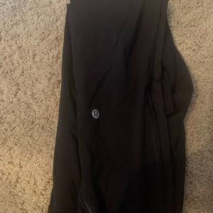 black lululemon leggings with pockets and mesh